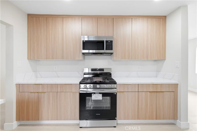 7108 Quakertown Avenue, Winnetka, CA 91306