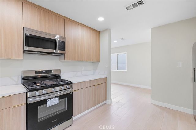 7108 Quakertown Avenue, Winnetka, CA 91306
