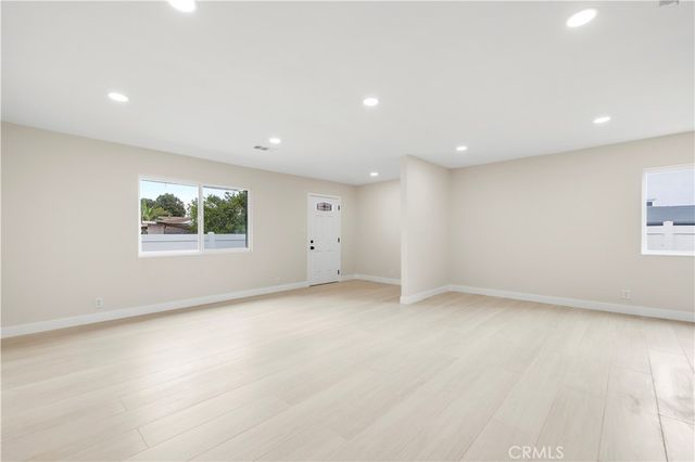 7108 Quakertown Avenue, Winnetka, CA 91306