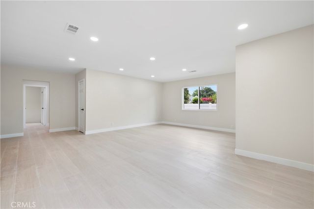 7108 Quakertown Avenue, Winnetka, CA 91306