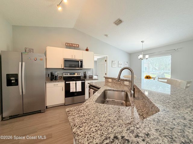 8425 94th Avenue, Vero Beach, FL 32967