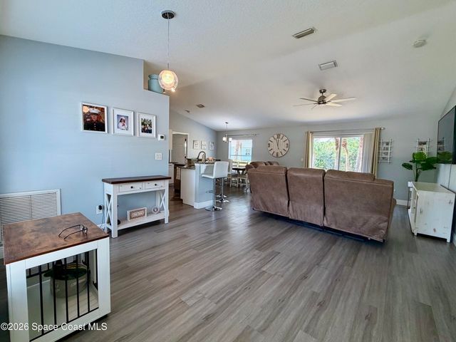 8425 94th Avenue, Vero Beach, FL 32967