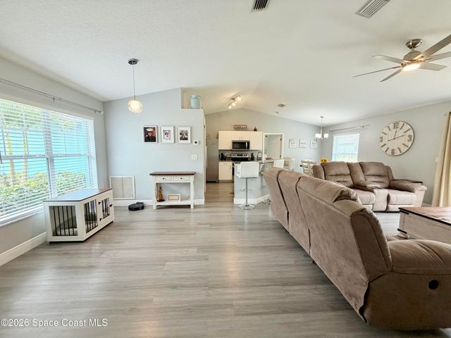 8425 94th Avenue, Vero Beach, FL 32967