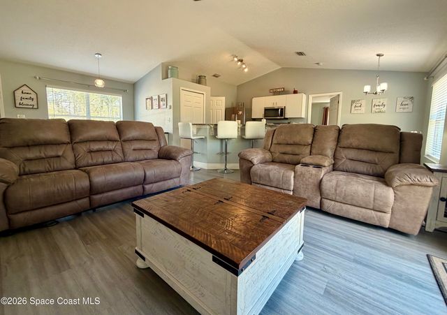 8425 94th Avenue, Vero Beach, FL 32967