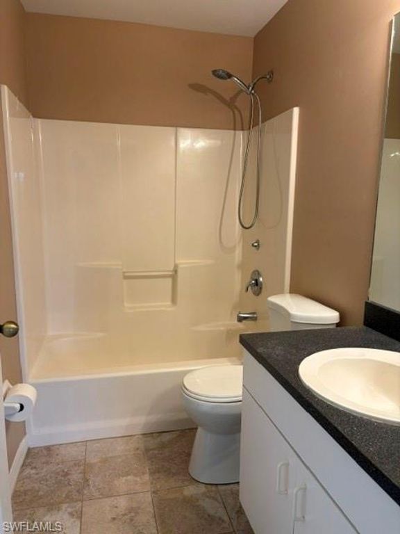 Image 8 of property listing at 1822 SW 18th ST, Cape Coral, FL 33991