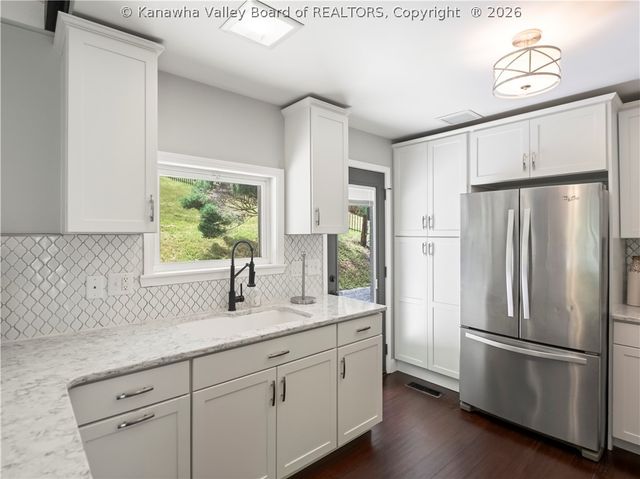 1511 Hunter Drive, Charleston, WV 25311