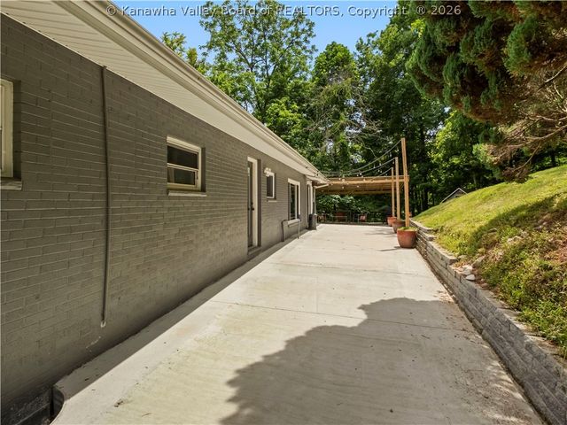 1511 Hunter Drive, Charleston, WV 25311