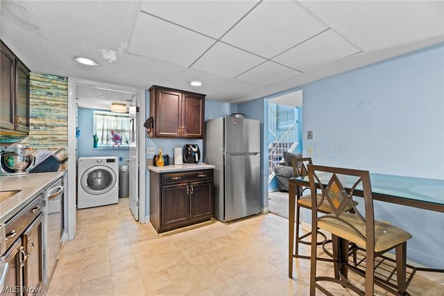 8851 Holly Lane, Olmsted Falls, OH 44138