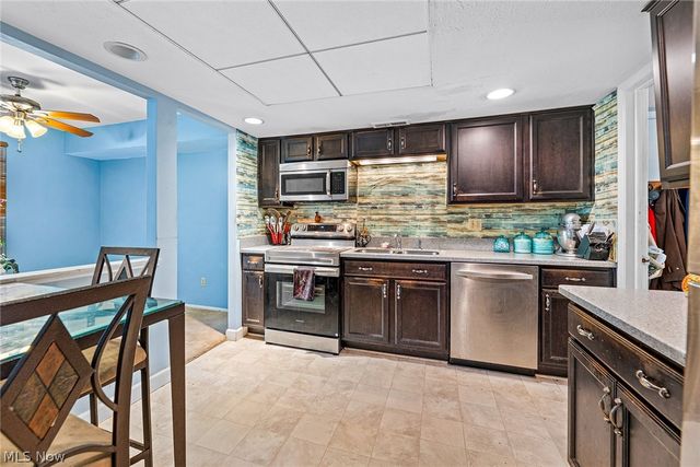 8851 Holly Lane, Olmsted Falls, OH 44138