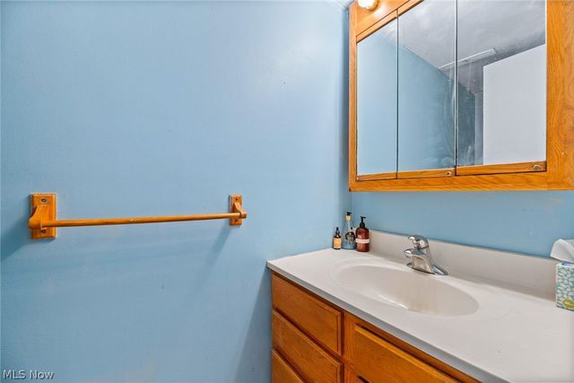 8851 Holly Lane, Olmsted Falls, OH 44138