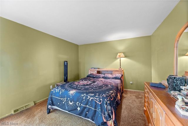 8851 Holly Lane, Olmsted Falls, OH 44138