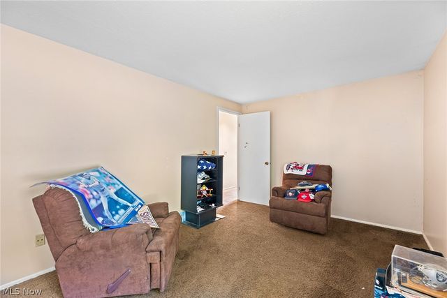 8851 Holly Lane, Olmsted Falls, OH 44138