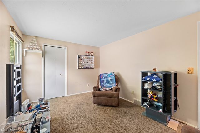 8851 Holly Lane, Olmsted Falls, OH 44138