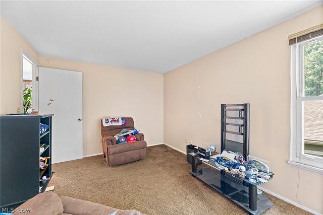 8851 Holly Lane, Olmsted Falls, OH 44138