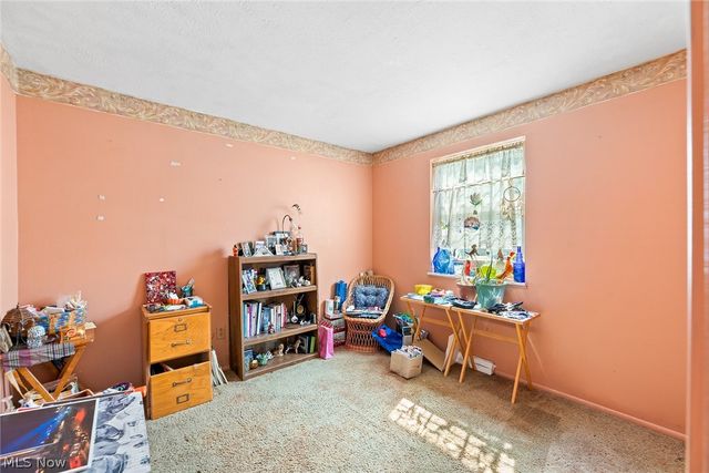8851 Holly Lane, Olmsted Falls, OH 44138