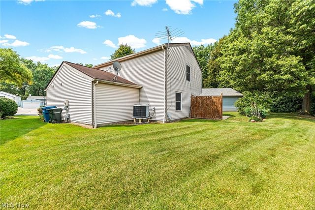 8851 Holly Lane, Olmsted Falls, OH 44138