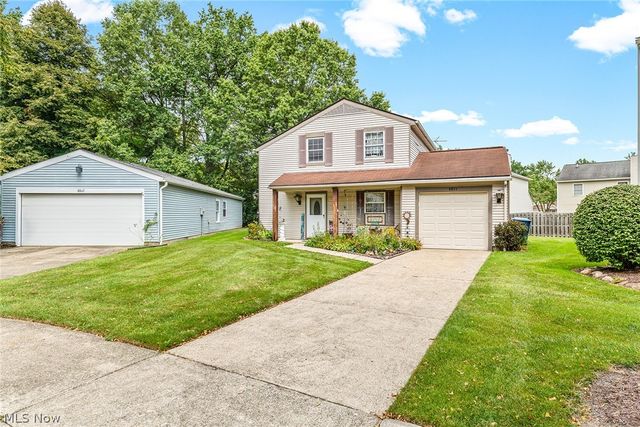 8851 Holly Lane, Olmsted Falls, OH 44138