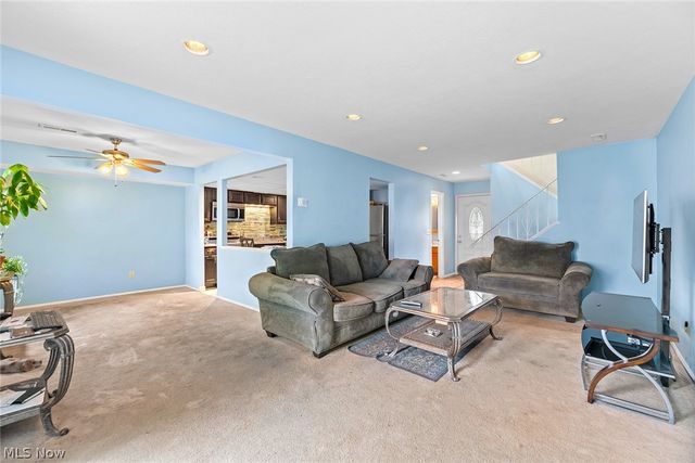 8851 Holly Lane, Olmsted Falls, OH 44138