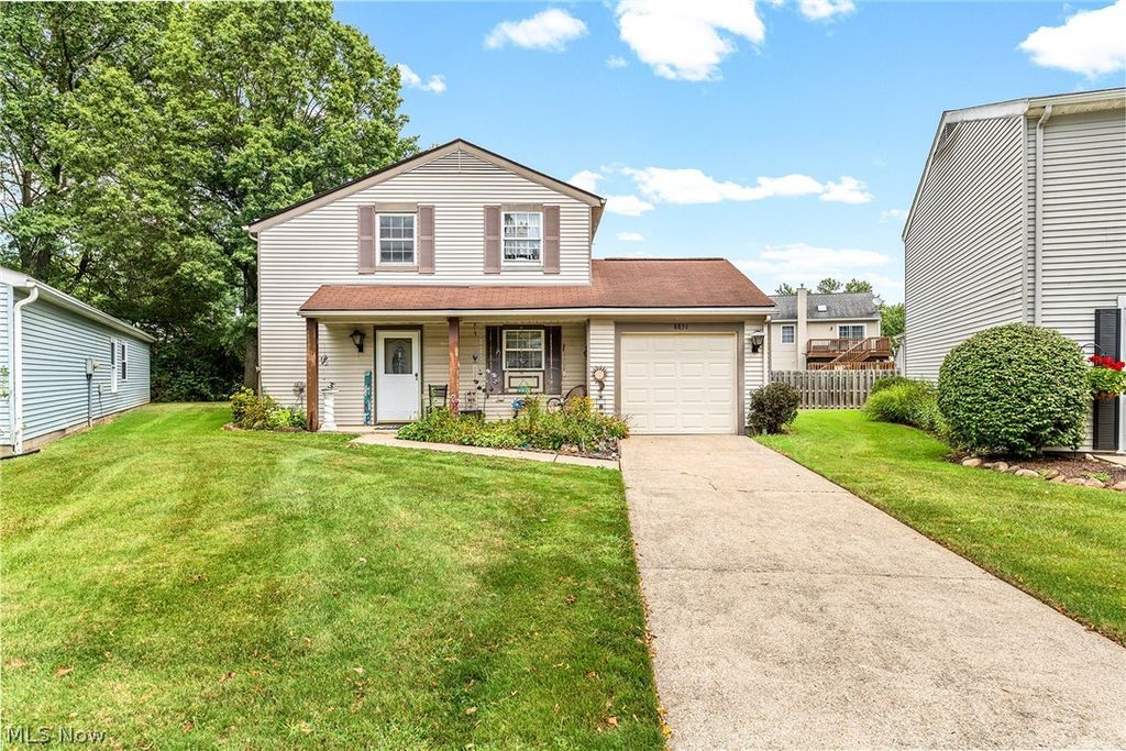 8851 Holly Lane, Olmsted Falls, OH 44138