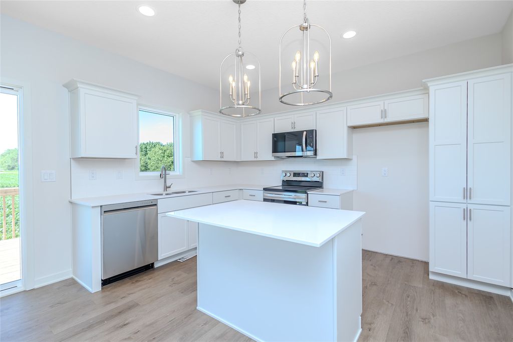 1835 Gordon Court, Norwalk, IA 50211