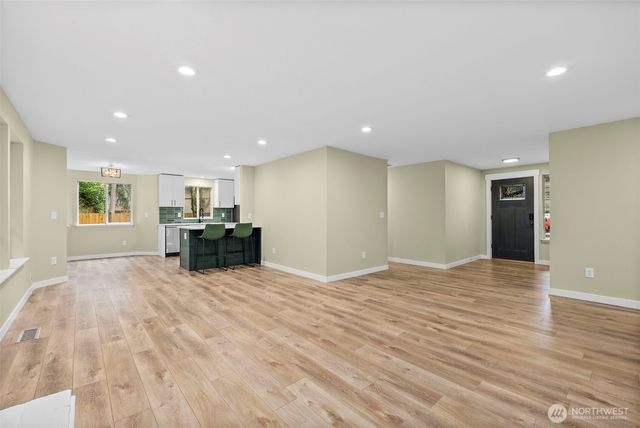 15516 21st Avenue Ct E, Tacoma, WA 98445