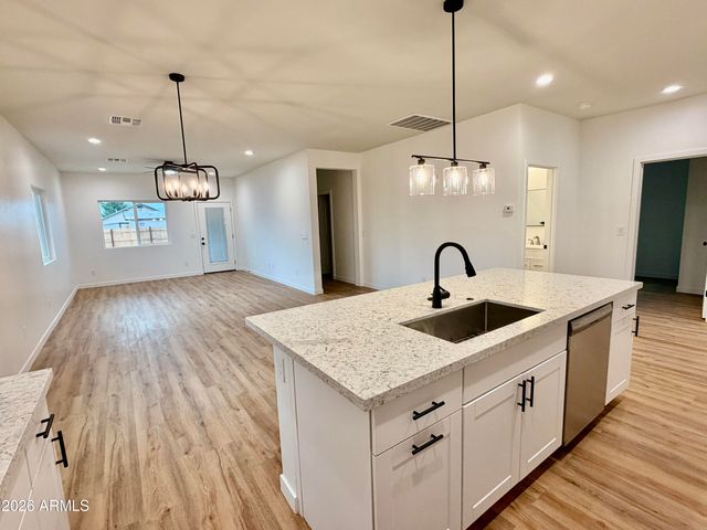 254 W Byrd Avenue, Coolidge, AZ 85128