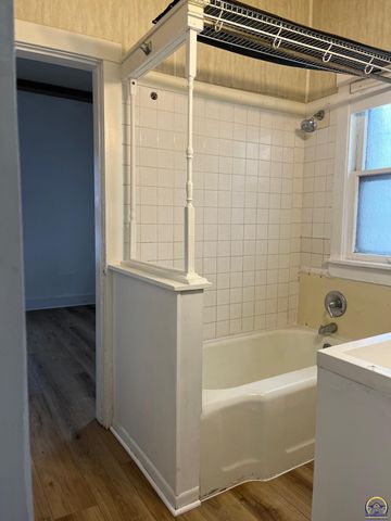 1800 SW Lincoln ST, Topeka, KS 66604