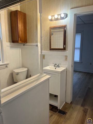 1800 SW Lincoln ST, Topeka, KS 66604