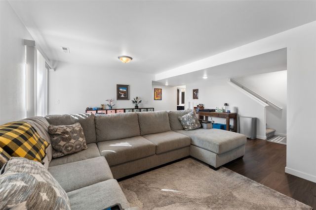 830 Nye Way, Coralville, IA 52241