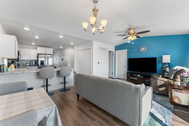 830 Nye Way, Coralville, IA 52241