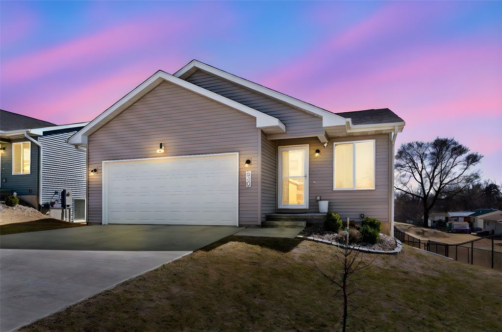 830 Nye Way, Coralville, IA 52241