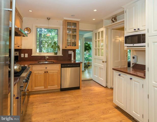 5628 KNOLLWOOD RD, Bethesda, MD 20816