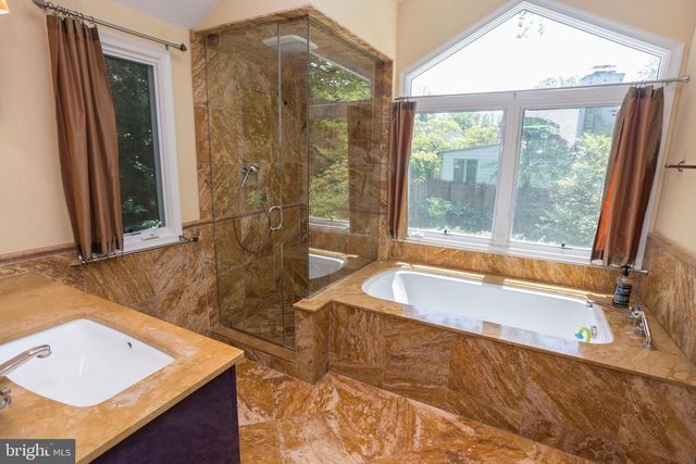 5628 KNOLLWOOD RD, Bethesda, MD 20816
