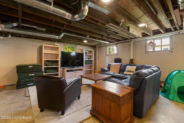 3811 Hycliffe Ave, Louisville, KY 40207