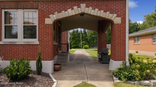 3811 Hycliffe Ave, Louisville, KY 40207