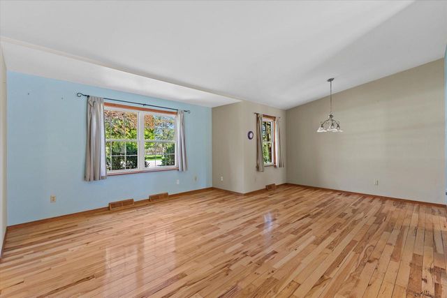 287 Wilson AVENUE, Dousman, WI 53118