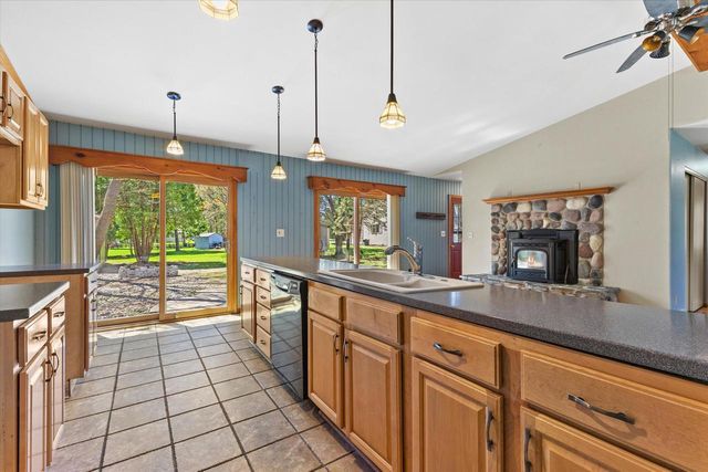 287 Wilson AVENUE, Dousman, WI 53118