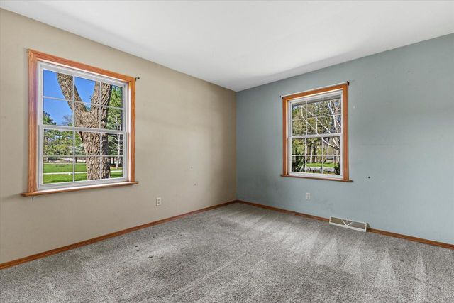 287 Wilson AVENUE, Dousman, WI 53118