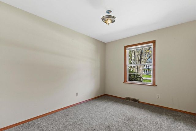 287 Wilson AVENUE, Dousman, WI 53118