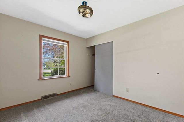 287 Wilson AVENUE, Dousman, WI 53118