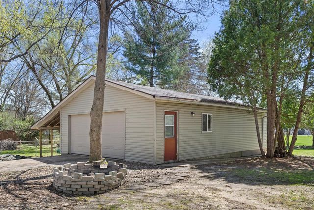 287 Wilson AVENUE, Dousman, WI 53118