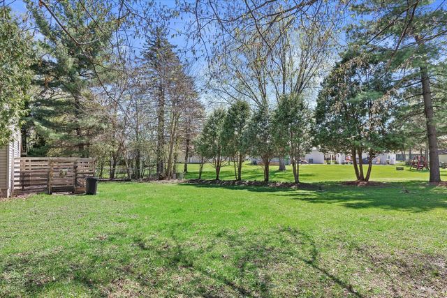 287 Wilson AVENUE, Dousman, WI 53118