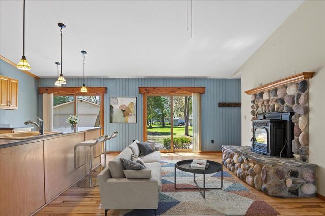 287 Wilson AVENUE, Dousman, WI 53118