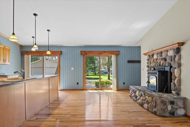 287 Wilson AVENUE, Dousman, WI 53118