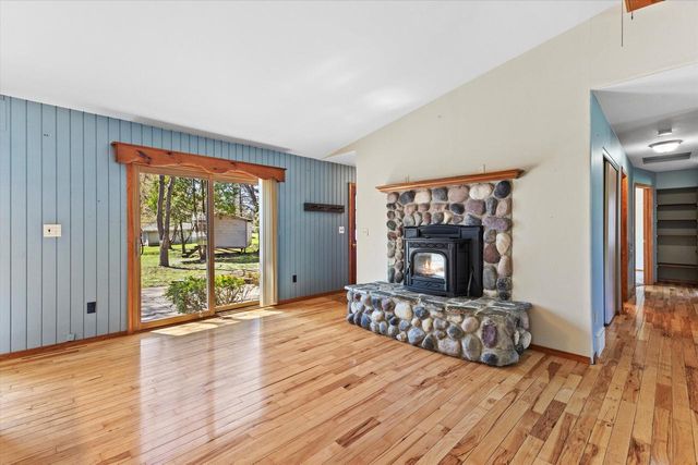 287 Wilson AVENUE, Dousman, WI 53118