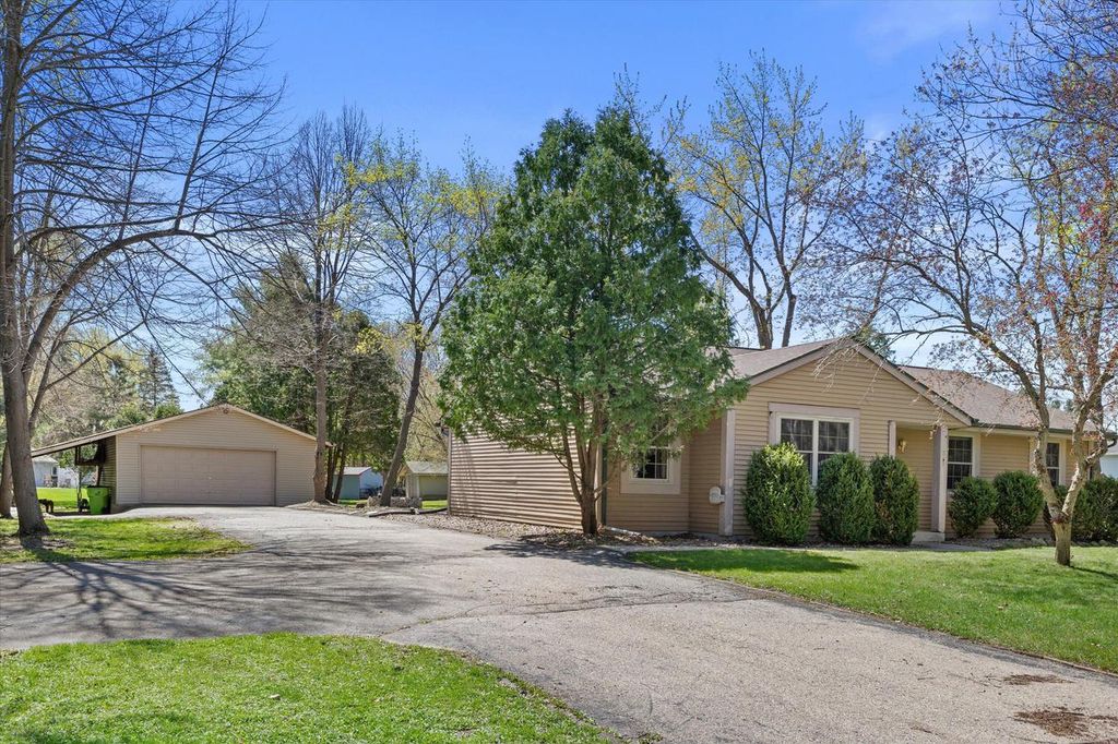 287 Wilson AVENUE, Dousman, WI 53118