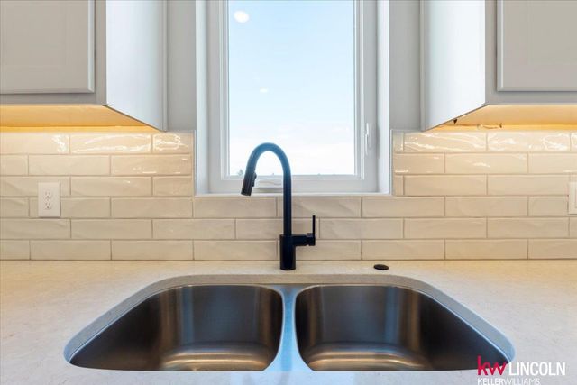 7240 N 9th Street, Lincoln, NE 68521