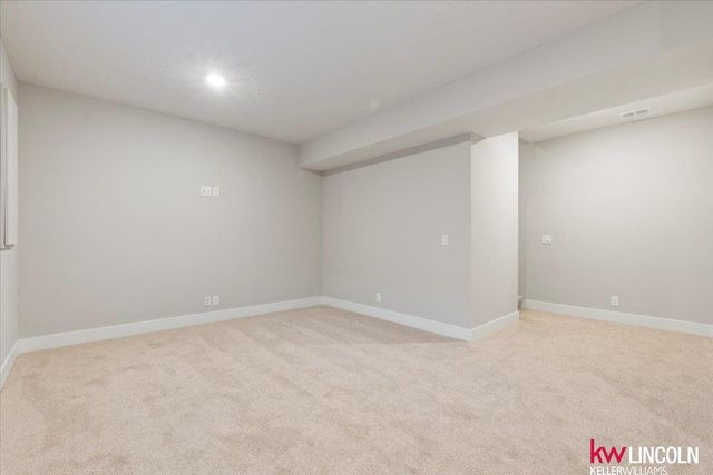 7240 N 9th Street, Lincoln, NE 68521