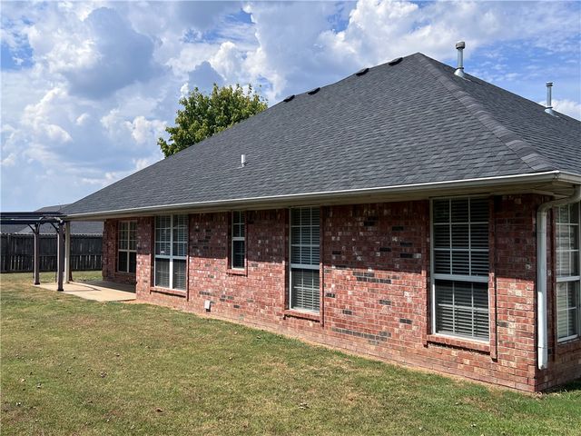 5563 E Antlers Court, Fayetteville, AR 72701