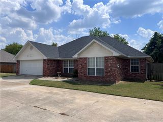 5563 E Antlers Court, Fayetteville, AR 72701